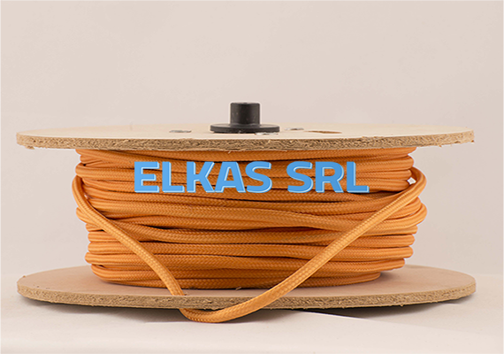 Nossos cabos são certificados. Eles também têm um processo de colagem que os impede de serem desintegrados em sua armadura